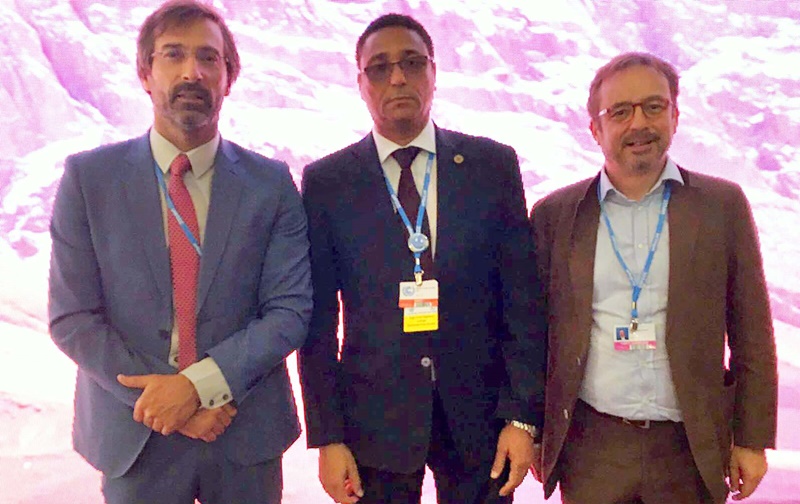 El presidente del Cabildo junto a las autoridades locales.