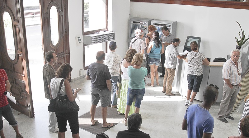 Atención al público en el Ayuntamiento de Arrecife.