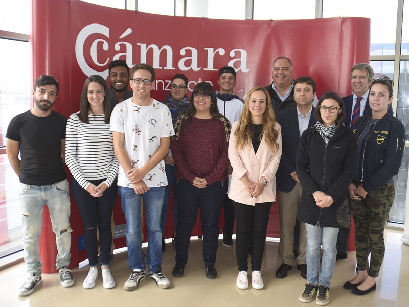 Jóvenes emprendedores dispuestos a iniciar su propio negocio