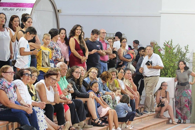 Numeroso público siguió la actuación de las agrupaciones