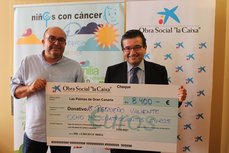 El director de la entidad hizo entrega de los fondos al presidente de Pequeño Valiente