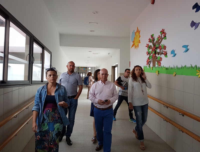 Visita de autoridades locales al centro Visita de autoridades locales al centro