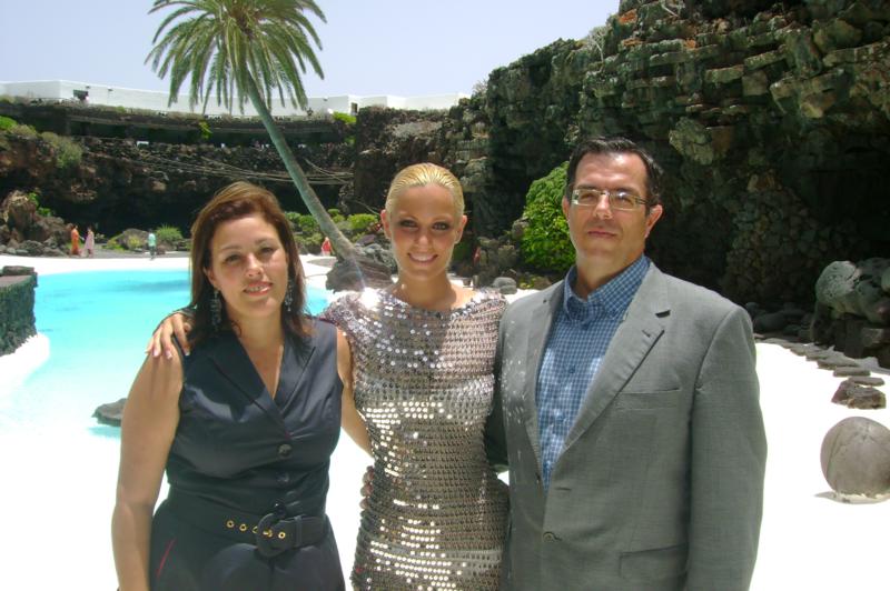 Edurne, con la consejera Ástrid Pérez y el gerente de los Centros Turísticos, Pedro Fraile.