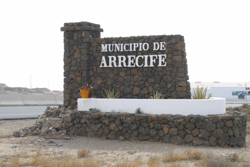 Monolito contra el que chocó un conductor y falleció, el pasado 10 de septiembre.