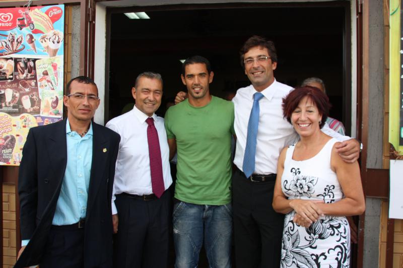 Paulino Rivero durante su visita al barrio Titerroy de Arrecife.