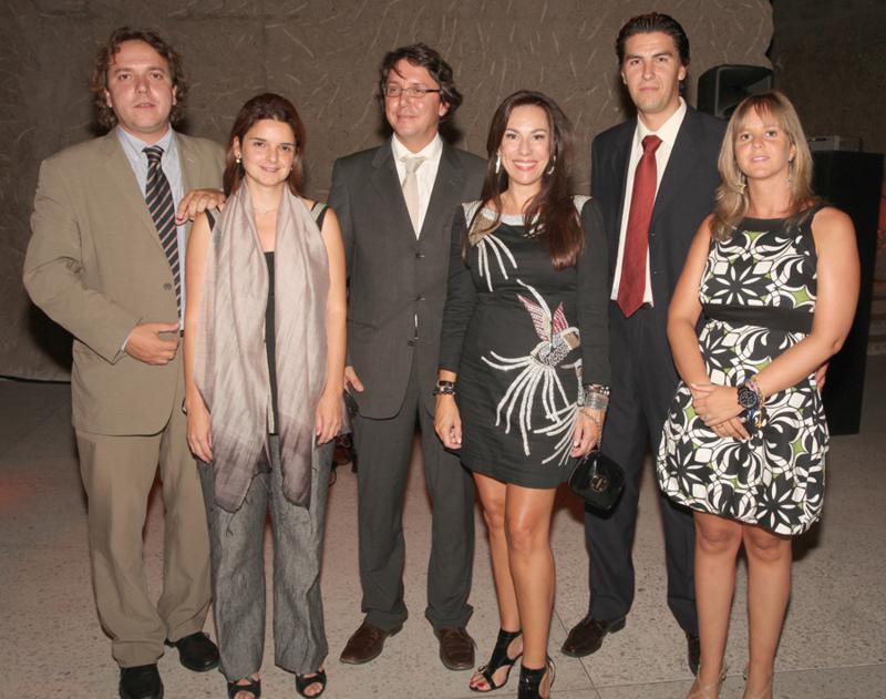 Yolanda Perdomo, viceconsejera de Turismo del Gobierno de Canarias, Felipe González, de la Empresa Puerto Agua Viva de Lanzarote, entre familiares y amigos.
