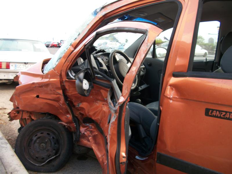 Así quedó el coche en el que viajaba la mujer de nacionalidad alemana que falleció.