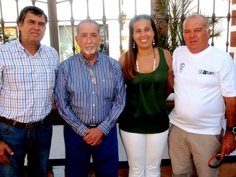 José Guillén y Rafael Aarado, vicepresidente y presidente, respectivamente, de la Federación Canaria de Tenis; Erika González, coordinadora del Centro Deportivo Fariones; Hermenegildo Alameda, tesorero de la Federación Canaria de Tenis.