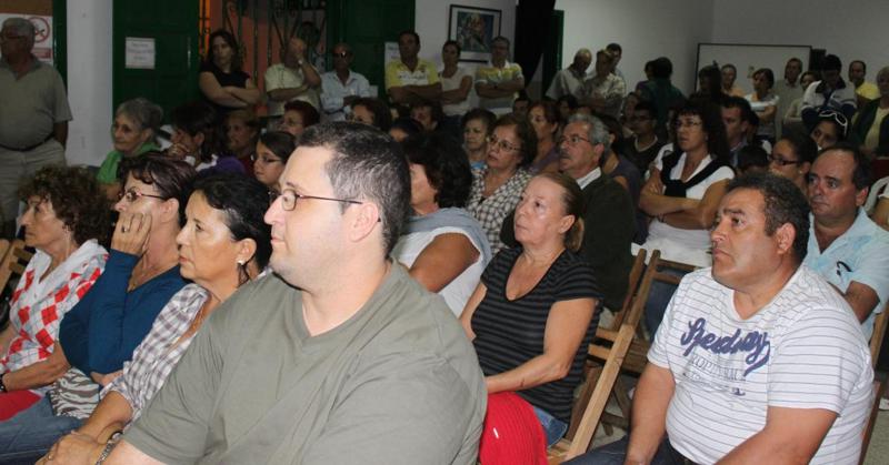 Vecinos de San Francisco Javier, durante su reunión con las autoridades municipales.