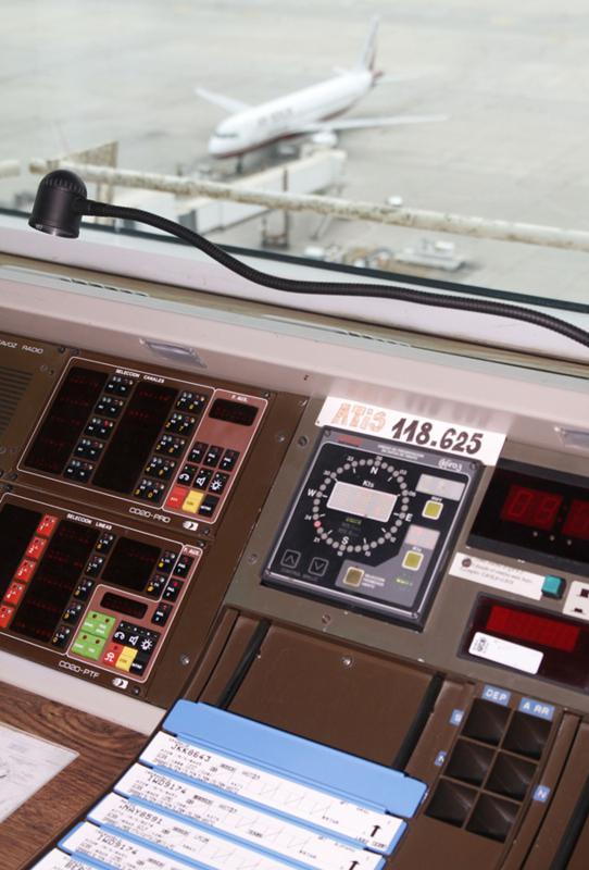 Vista interior de la torre de control del aeropuerto de Lanzarote.