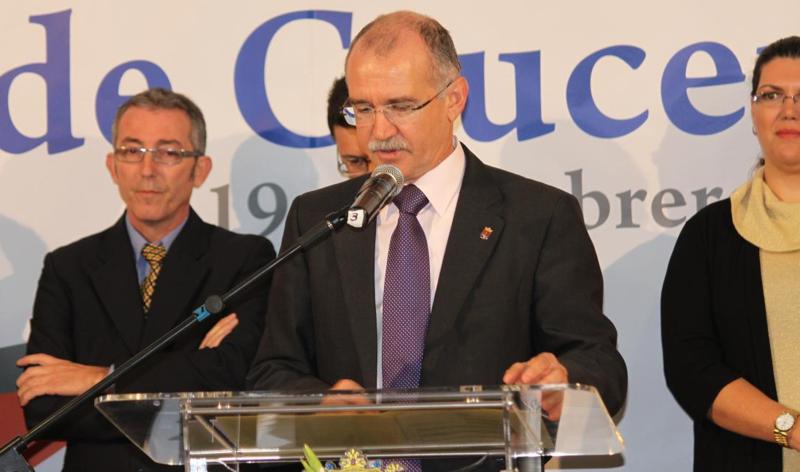 Cándido Reguera, en la inauguración de la Primera Feria de Cruceros de Arrecife.