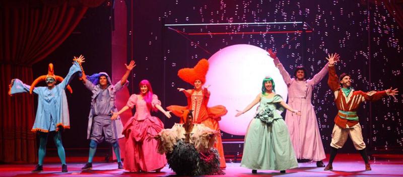 La compañía Clapso, en una de sus representaciones.