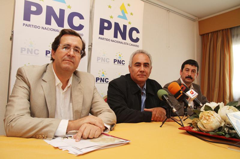 Eduardo Spínola, Rafael Armas y Francisco Martín, durante la presentación de los candidatos del PNC, este miércoles.