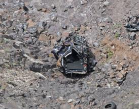 El todoterreno de Domingo Delgado, al pie del barranco.