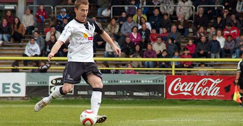 Un momento del partido del Burgos el pasado domingo, en su estadio.