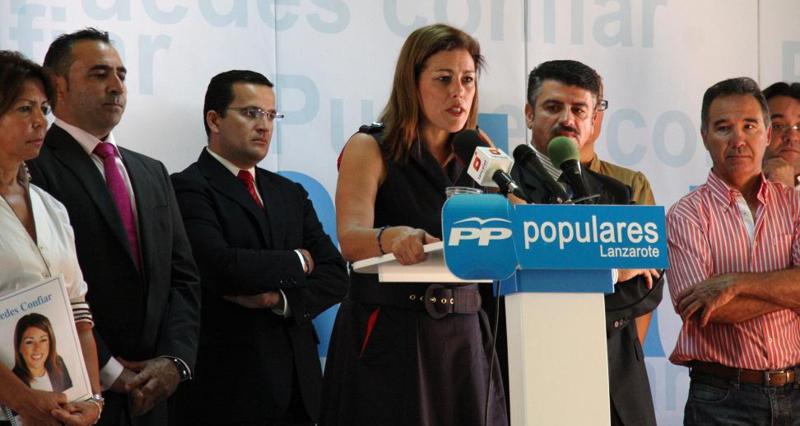 Astrid Pérez y demás candidatos del PP, este viernes, en la presentación del programa electoral.