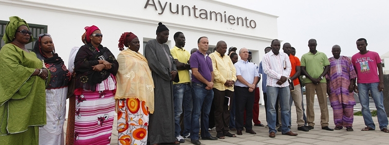Concentración realizada este lunes delante del Ayuntamiento de Tías.