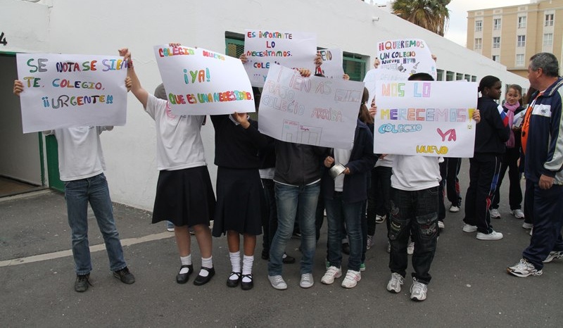 Alumnos y padres de La Destila se manifiestan desde marzo por su nueva sede escolar