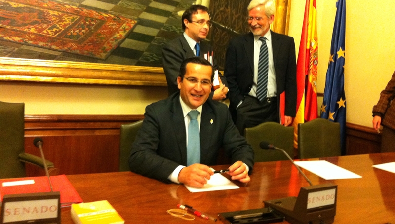 El senador Óscar Luzardo.