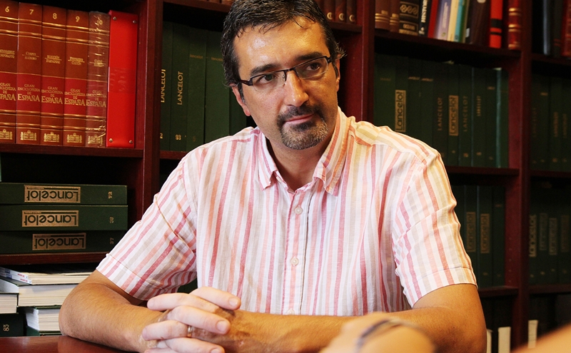 El consejero Marci Acuña.