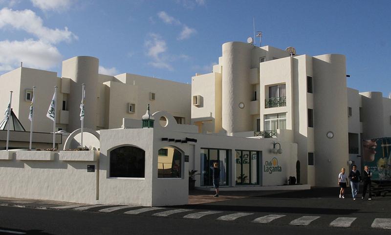 Fachada del complejo La Santa.