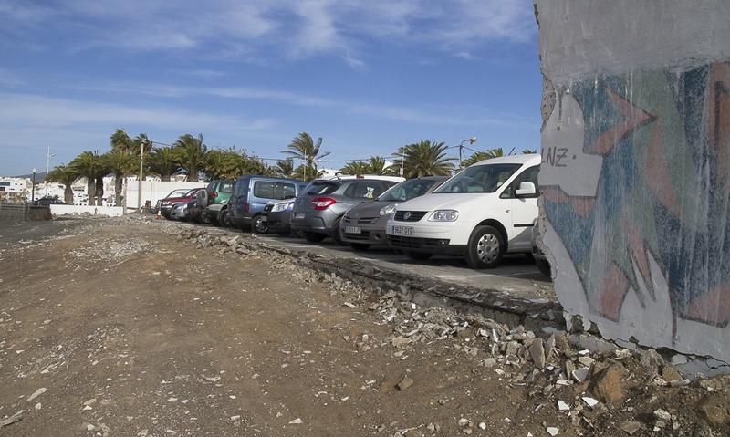 Estado en el que quedó el muro del párking de la ex Rocar.