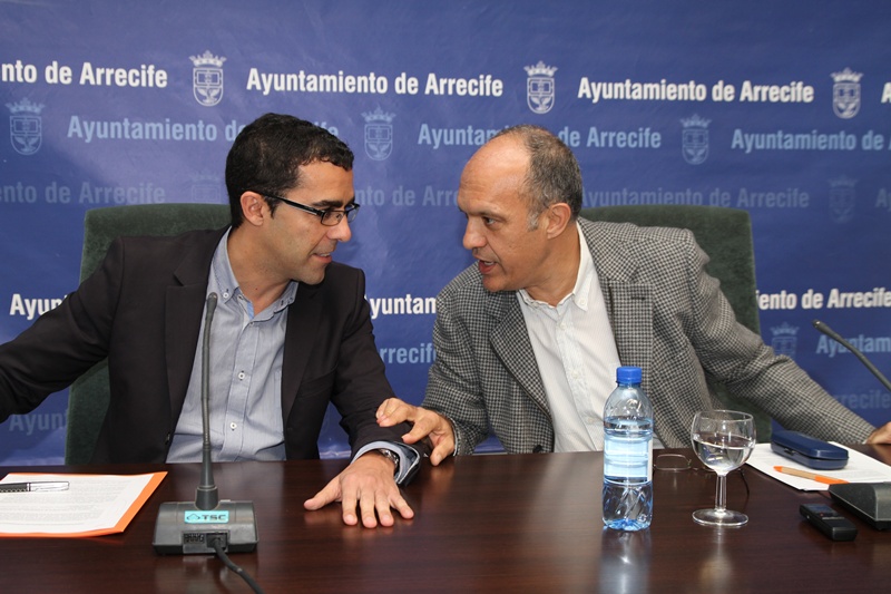 El concejal de Hacienda, José Montelongo, y el alcalde Manuel Fajardo Feo