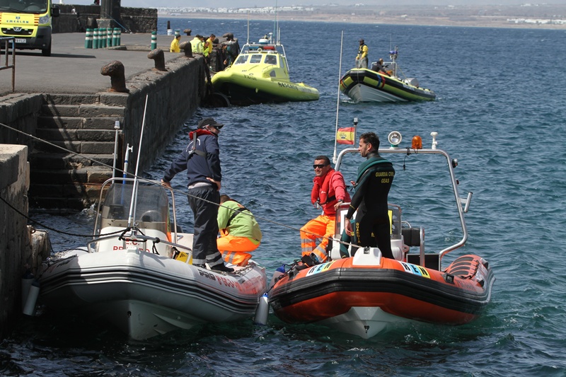 Buceadores durante la búsqueda de este martes por la mañana