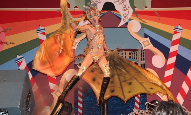 Uno de los participantes en la Gala Drag de Playa Blanca, este viernes.