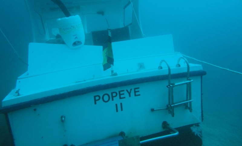 El barco de los pescadores, en el momento en el que fue encontrado hundido.