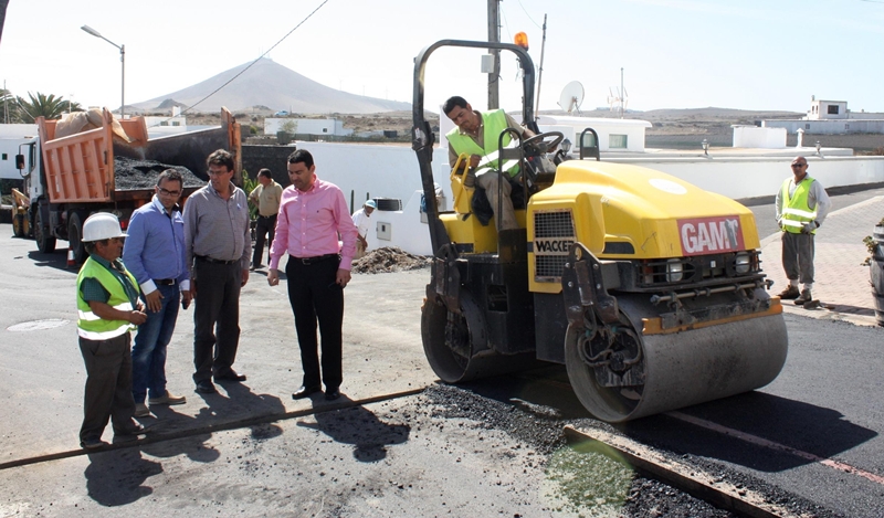 Trabajos de instalación de reductores de velocidad en Teguise.