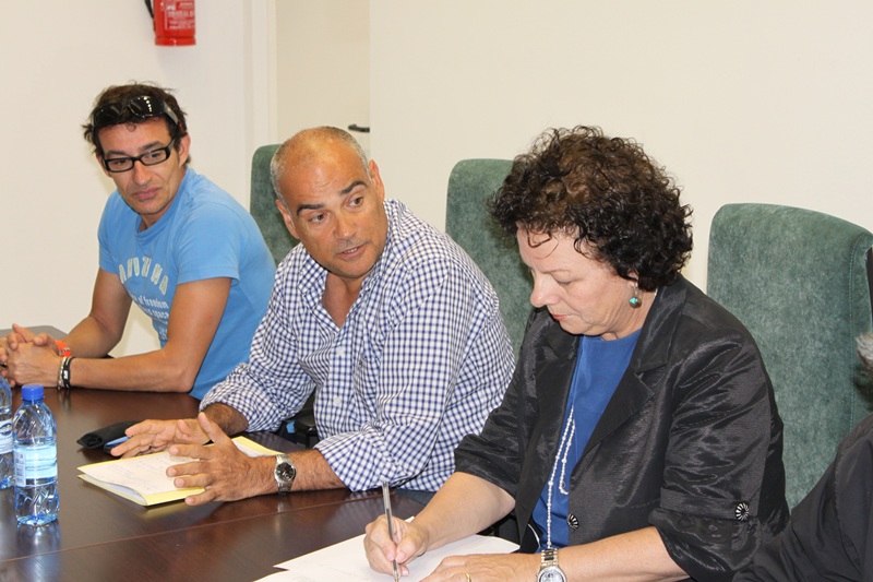 El concejal Rafael Juan González y la delegada estatal en la isla, Loly Luzardo