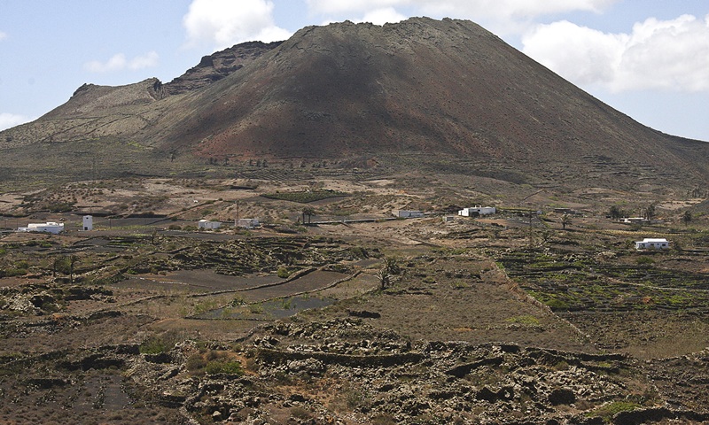 (1) El volcán Corona, que comparte nombre con el chakra ‘maestro’ de la filosofía hindú, fue uno de los principales puntos de ‘activación’ en la isla.