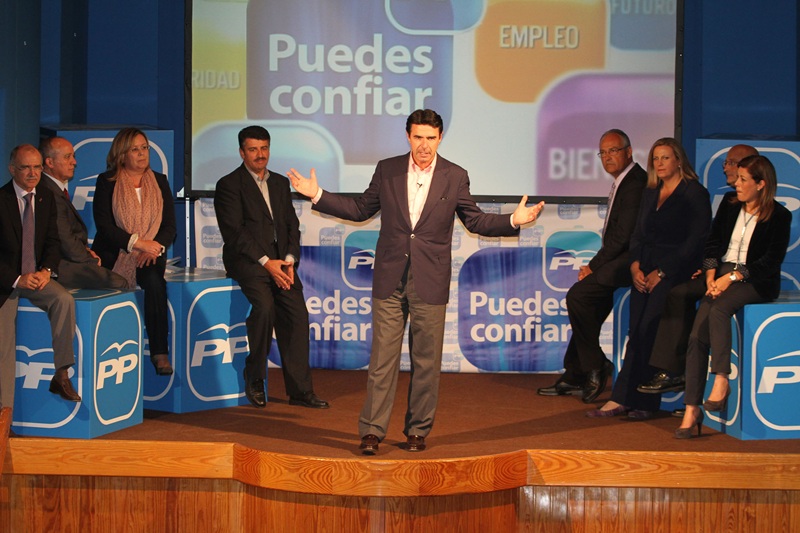 José Manuel Soria, junto a los candidatos locales durante la última campaña electoral en Lanzarote