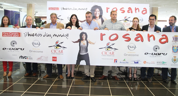 Un momento de la presentación en Lanzarote de la gira de Rosana en Canarias, este lunes.