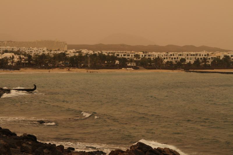 Vista de la playa de Las Cucharas de Costa Teguise, este domingo.
