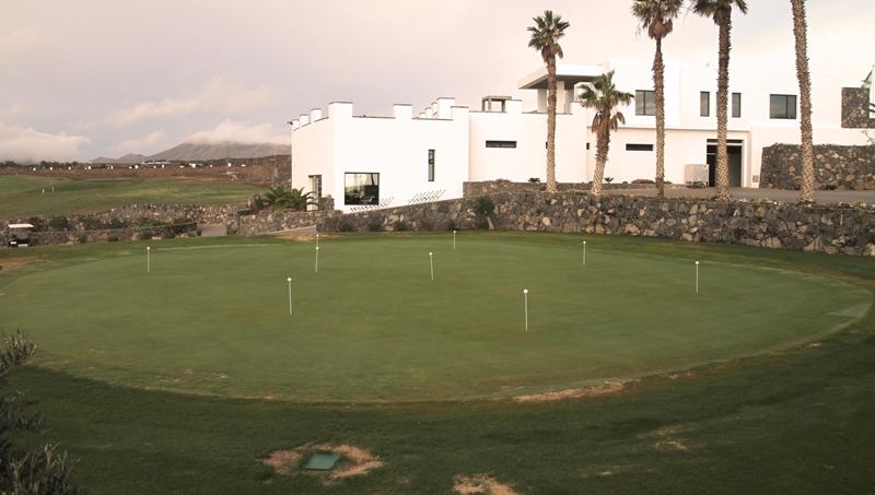 Vista parcial del campo de golf de Puerto del Carmen.