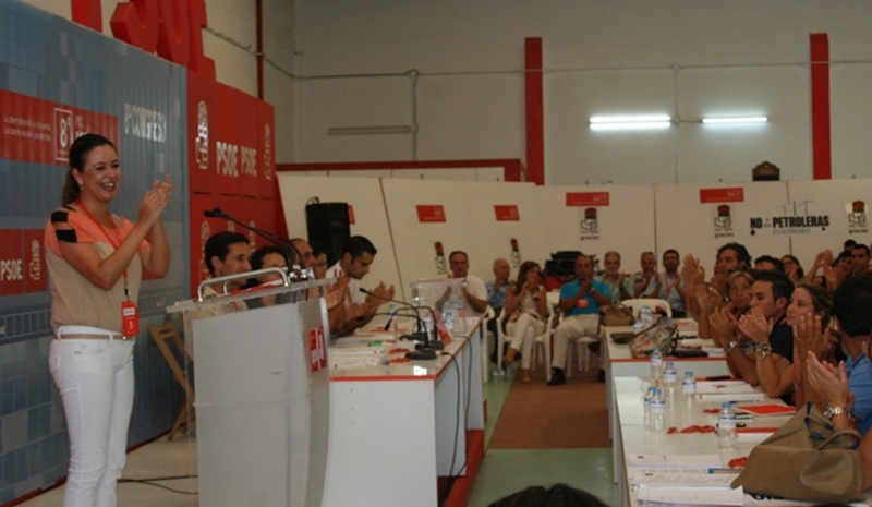 Momento en el que Dolores Corujo es elegida nueva líder del PSOE de Lanzarote, este sábado.