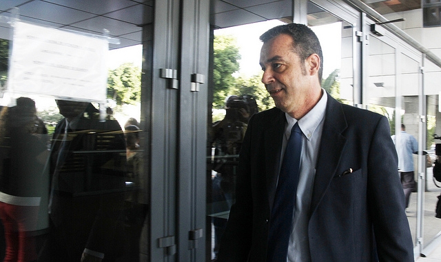 Carlos Espino, entrando en Tribunales para prestar declaración como imputado en diciembre de 2010.