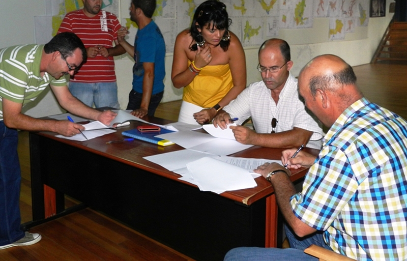 Firma de la documentación referente a la creación de la nueva Federación.