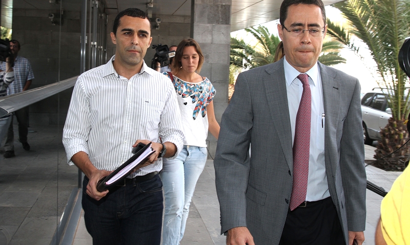 José Montelongo (a la izquierda), a su llegada este miércoles al Palacio de Justicia.