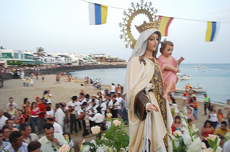 Una edición anterior de la tradicional procesión náutica, que este año será el domingo 22 de julio