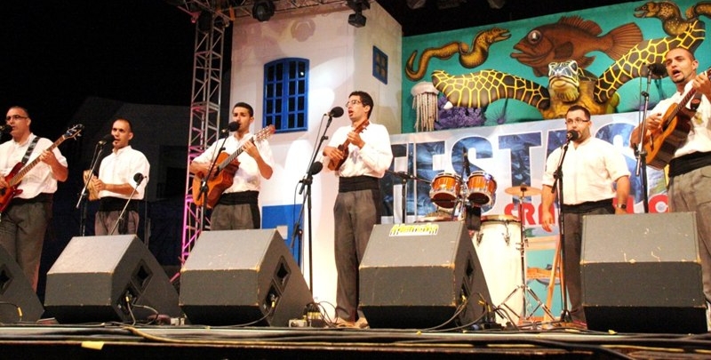 Actuación de la de la parranda Pal’ Porrón.