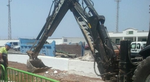 Trabajos para la instalación de las nuevas marquesinas.
