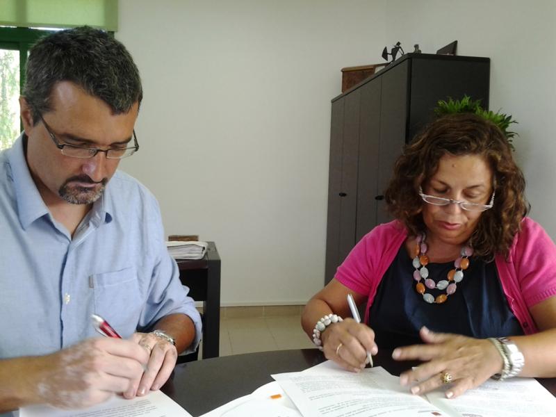 El consejero de Bienestar Social del Cabildo, Marci Acuña, y la presidenta de Mararia, Nieves Rosa Hernández