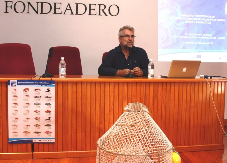 El coordinador en Canarias del proyecto Marprof, José Antonio González, en el Centro Cívico El Fondeadero, de Tías