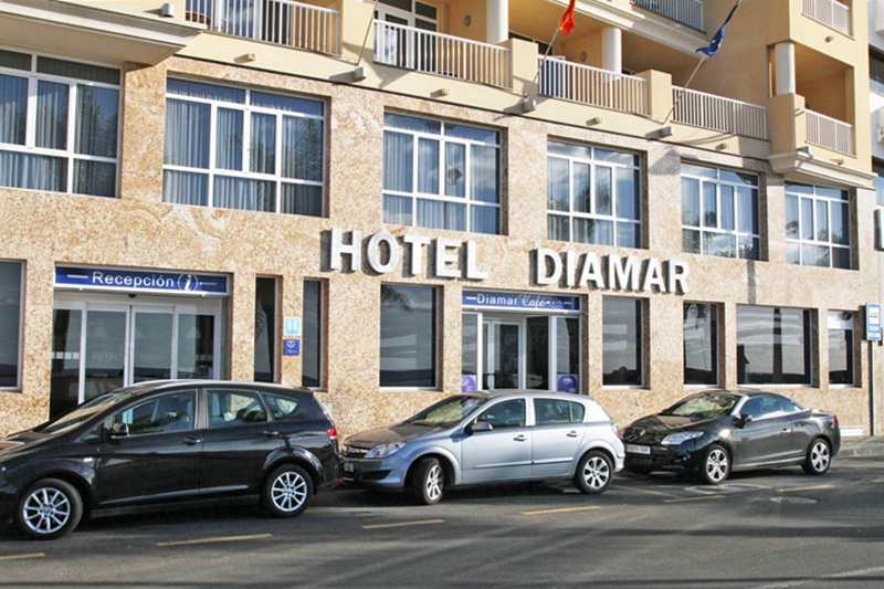 Fachada del hotel Diamar.