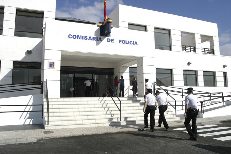 Fachada de la comisaría de la Policía Nacional en Arrecife, en una imagen de archivo.