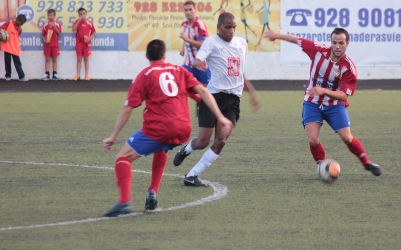 Un momento del partido San Bartolomé - Arucas.
