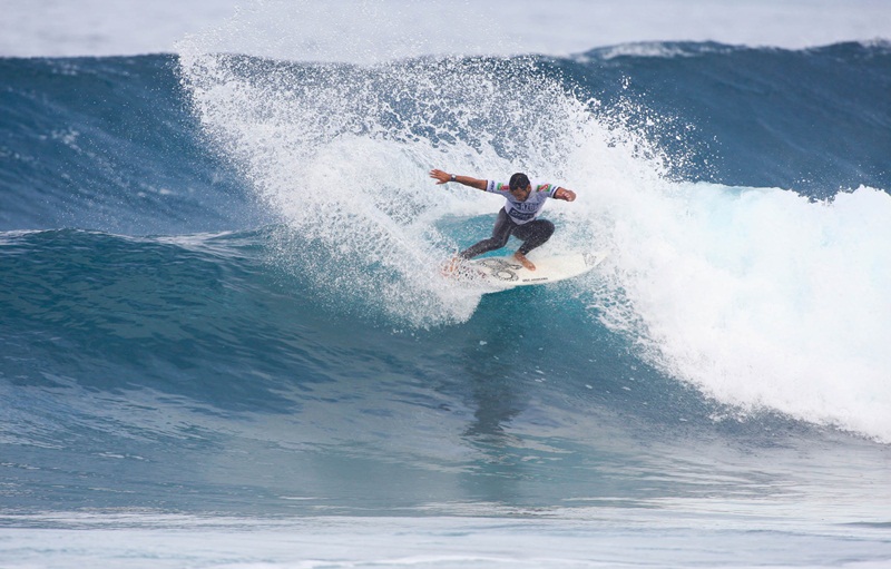 El surfista Jonathan Gonzaléz.